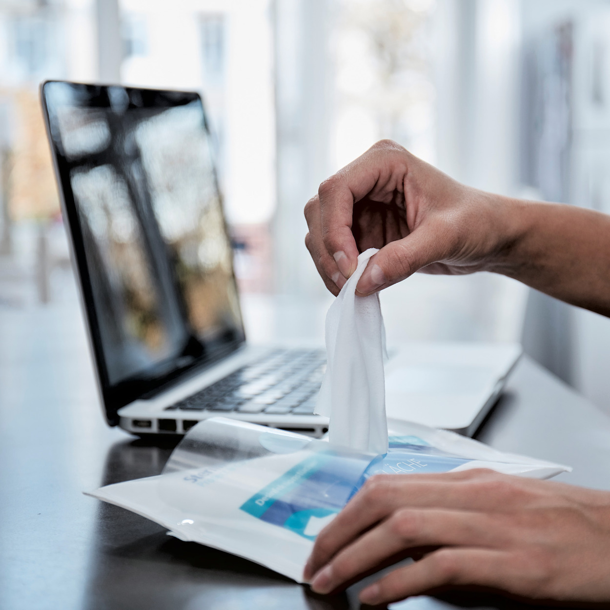 Sterillium® Protect & Care Desinfektionstücher Fläche, Flowpack (10 Tücher)