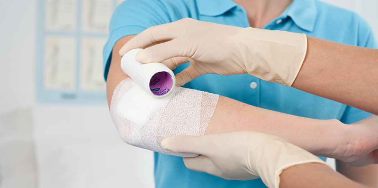 Peha-haft®, 4 cm x 4 m, 1 Faltschachtel à 1 Binde